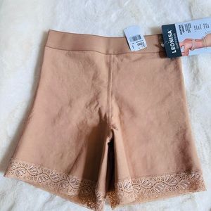 Sculpting shaper short